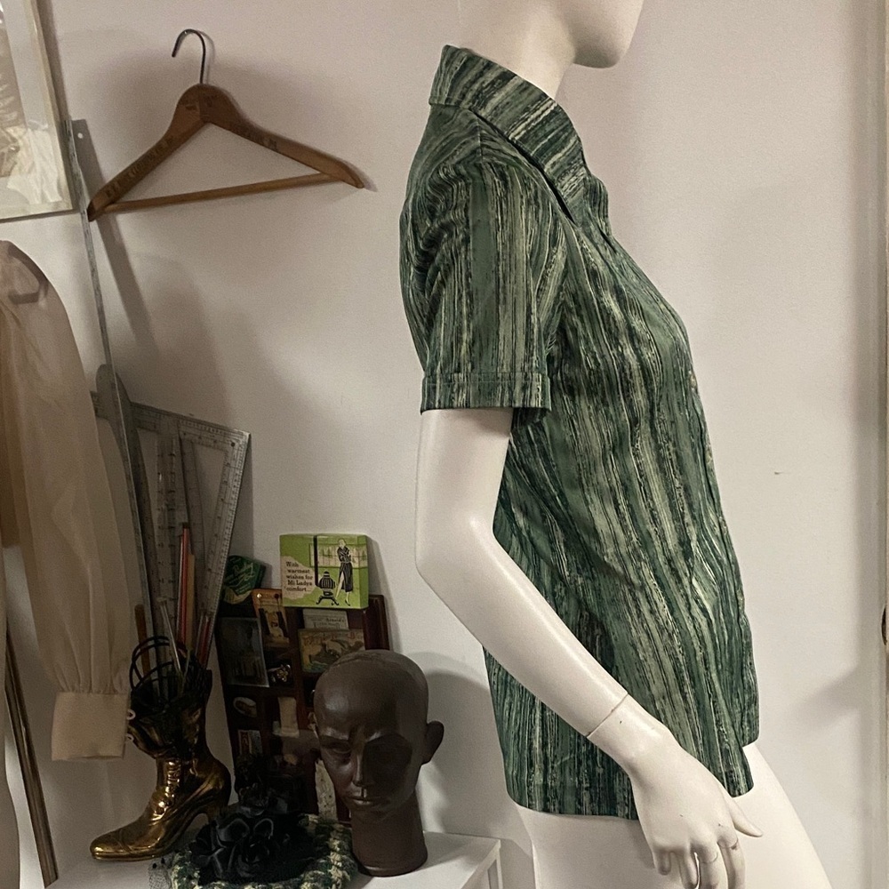 Perception Directions 70s Green Striped Dagger Collar Top - Picture 5 of 8